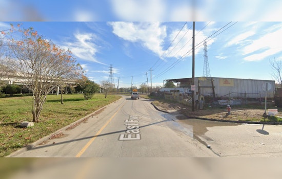Harris County Deputy Hit by Vehicle at East Freeway Accident Scene, Resulting in Multiple Injuries and Hospitalizations