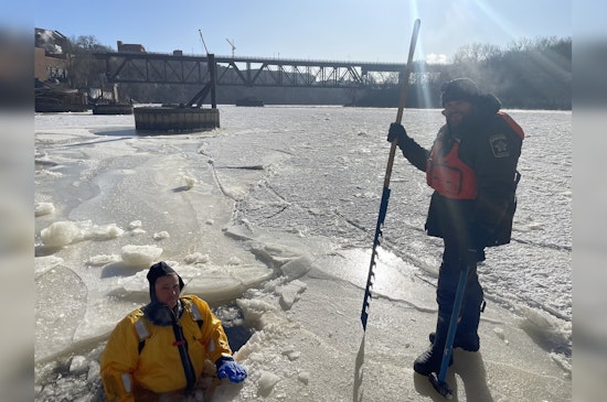 Hennepin County Sheriff's Dive Team Conducts Winter Training in Freezing Mississippi River in Minneapolis