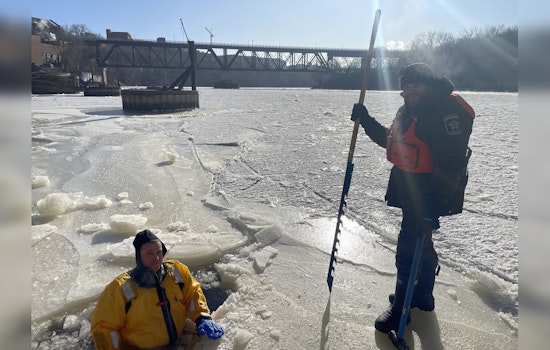 Hennepin County Sheriff's Dive Team Conducts Winter Training in Freezing Mississippi River in Minneapolis
