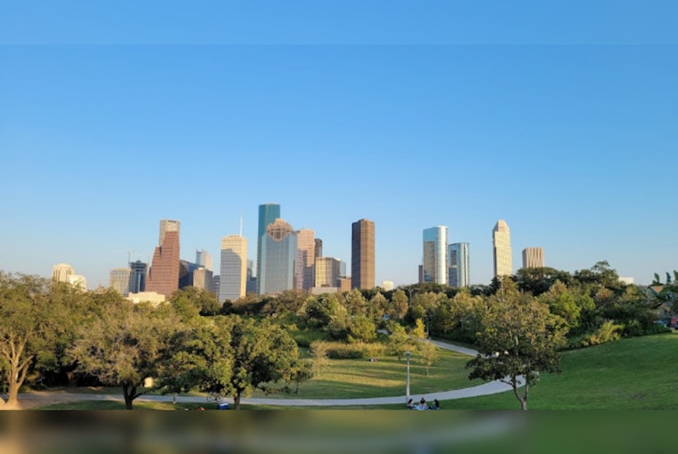 Houston Enjoys Sunny Weekend Respite Ahead of Championship Game, Braces for Monday Storms