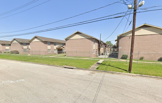 Houston Fire Department Extinguishes Accidental Blaze in Great Fifth Ward, One Hospitalized