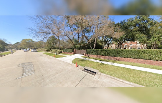 Houston Firefighters Tackle 2-Alarm Blaze in Inwood, No Injuries Reported