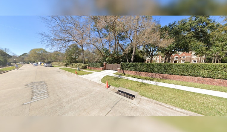 Houston Firefighters Tackle 2-Alarm Blaze in Inwood, No Injuries Reported