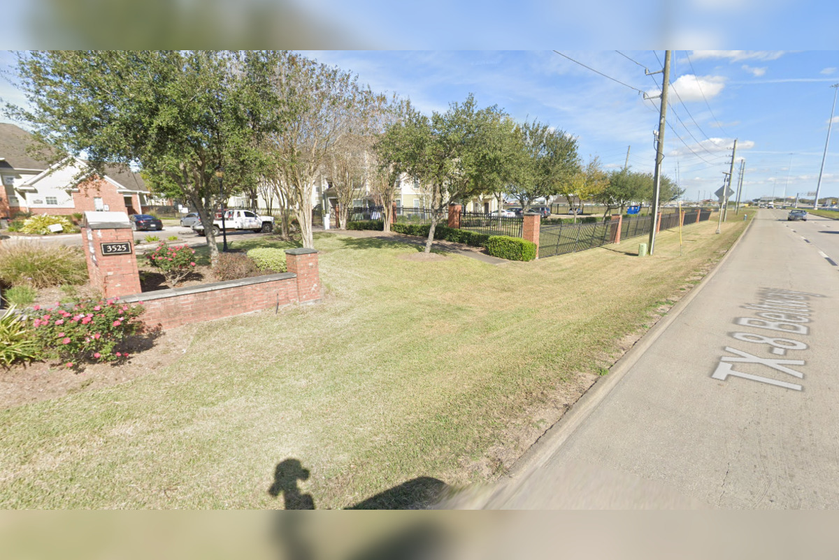 Houston Man Fatally Shot in Apartment Complex, Harris County Deputies