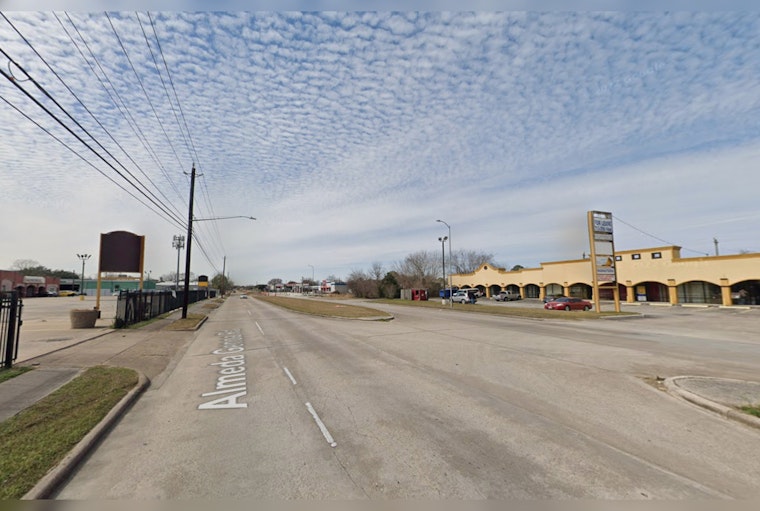 Houston Man Killed in Solo Vehicle Crash on Almeda Genoa Road, Police Investigating