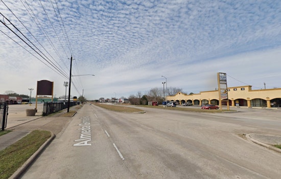 Houston Man Killed in Solo Vehicle Crash on Almeda Genoa Road, Police Investigating
