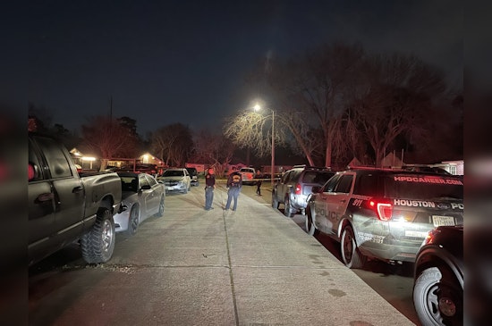 Houston Police Investigate Shooting Death on Tall Willow Drive, Suspect at Large