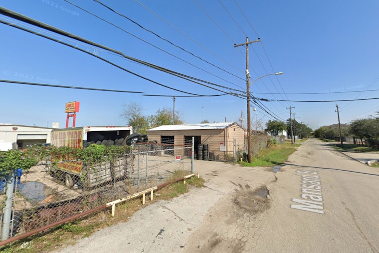 Houston Police Launch Manhunt After Rifle Assault at Tire Shop Leaves One Dead, One Injured