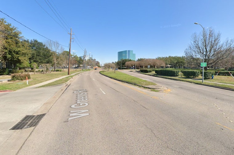 Houston Police Probe Fatal Shooting of 22-Year-Old Man in Apartment Complex