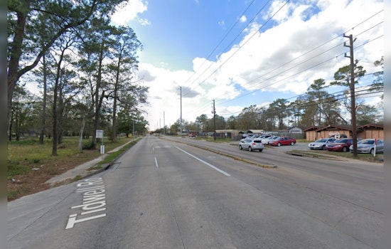 Houston Police Shoot Suspect Near Convenience Store on Tidwell Road, Investigation Ongoing