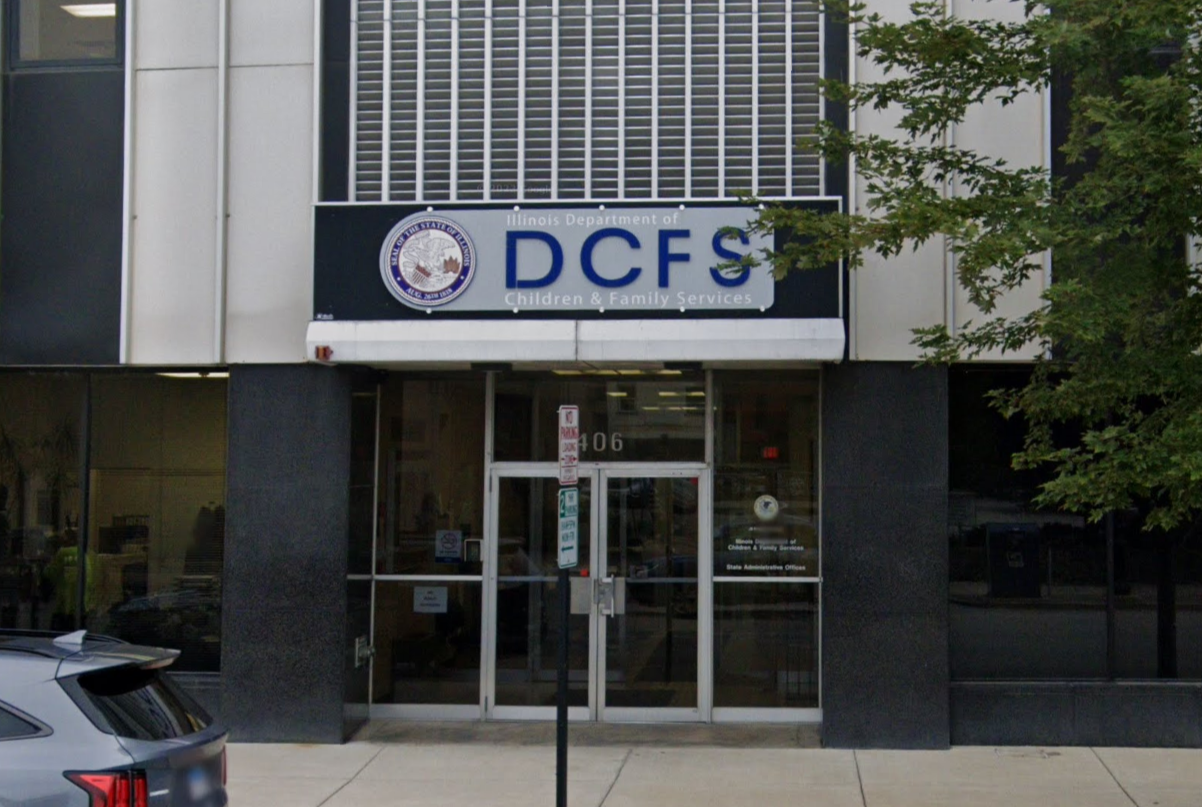 Illinois DCFS Scholarship Program Opens Applications for Youth in Care