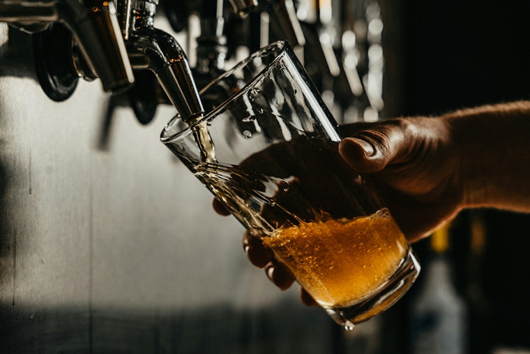 Oregon's Craft Beer Scene Faces Turmoil as Breweries Close Amid Slumping Draft Sales