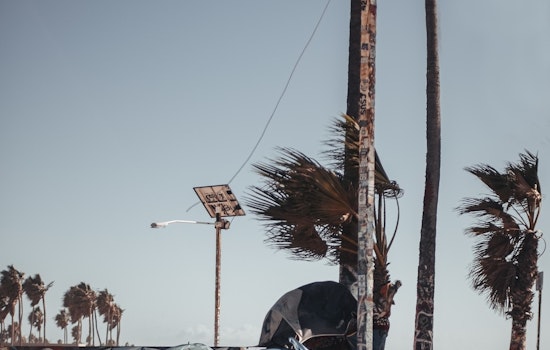 Los Angeles Braces for Gusty Weekend, Wind Advisory in Effect from 7 PM