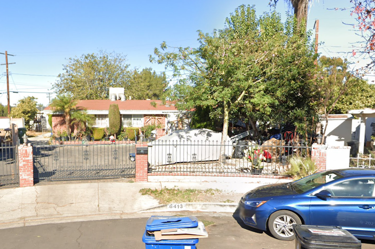 Los Angeles Firefighters Quell Reseda House Blaze in 22 Minutes, No Injuries Reported