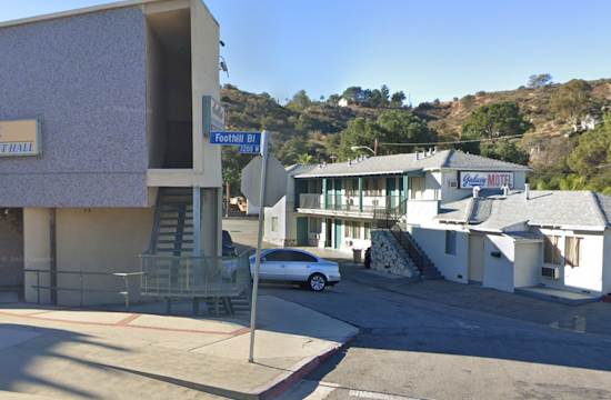 Los Angeles Firefighters Quickly Douse Blaze at Tujunga Motel, One Hospitalized