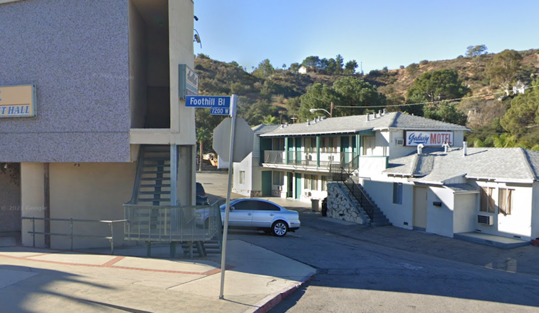 Los Angeles Firefighters Quickly Douse Blaze at Tujunga Motel, One Hospitalized