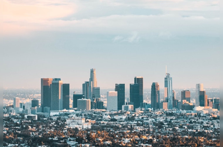 Los Angeles Prepares for a Mix of Sun and Rain as Weather Patterns Shift