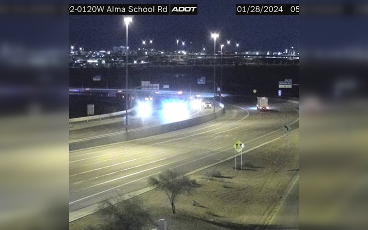 Man Found Dead in Vehicle on Loop 202 in Mesa, Spurring Investigation and Traffic Delays