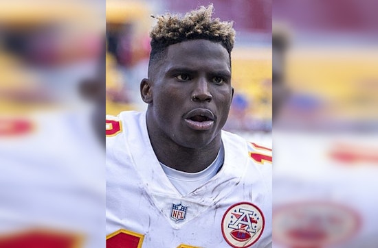 Miami Dolphins' Tyreek Hill Back on the Field Despite House Fire, Keeps Focus on AFC East Showdown