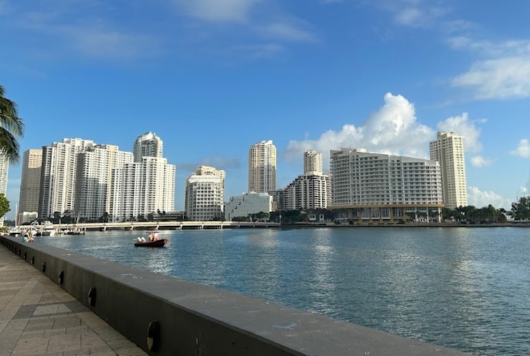 Miami Heatwave: City Enjoys Unseasonably Warm Winter Days, Flirting with the 80s