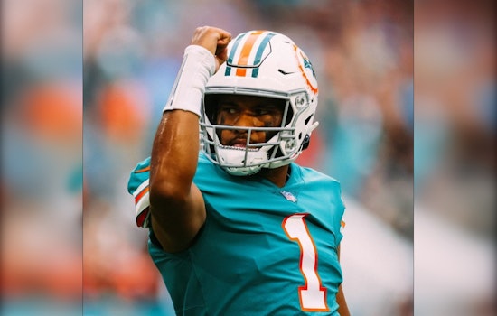 Miami's Tua Tagovailoa Braces for Chilly Playoff Debut Against Chiefs Without the Warmth of Gloves