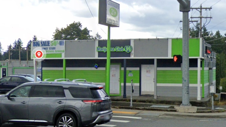 Neighbor Foils Everett Pot Shop Robbery with Bear Spray, Suspects Flee in Stolen Vehicles