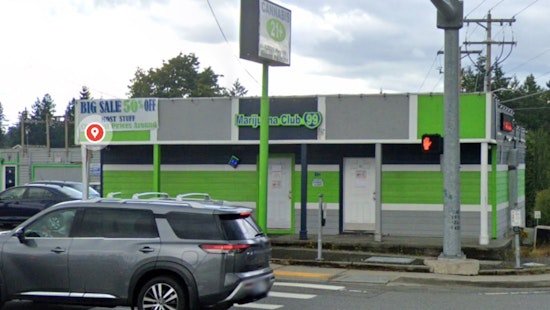 Neighbor Foils Everett Pot Shop Robbery with Bear Spray, Suspects Flee in Stolen Vehicles