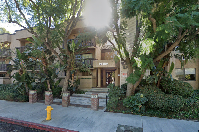 No Injuries Reported as Firefighters Douse Townhouse Blaze in Woodland Hills