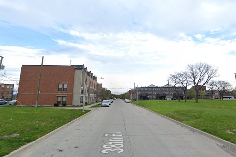 Off-Duty Chicago Firefighter Shot in Bronzeville While Interrupting Vehicle Burglary