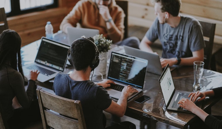Phoenix Job Market Thrives with Six-Figure Salaries as U.S. IT Sector Faces Employment Challenges