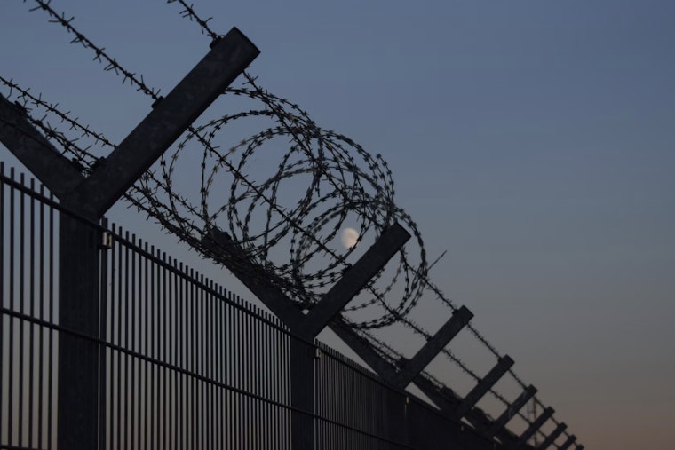 Phoenix Prepares for Asylum-Seeker Influx as Lukeville Border Reopens, Churches and Airport on Alert