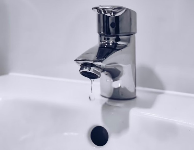 Round Rock, Austin Apartment Complexes Shut Off Water Ahead of Freeze, Sparking Legal and Resident Concerns