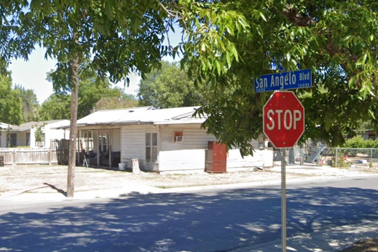 San Antonio Man Dies After Being Rescued from North Side House Fire