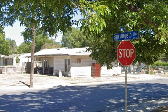 San Antonio Man Dies After Being Rescued from North Side House Fire