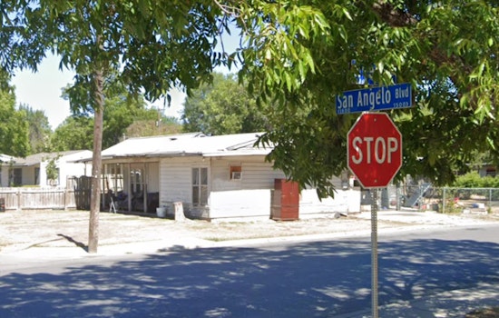 San Antonio Man Dies After Being Rescued from North Side House Fire