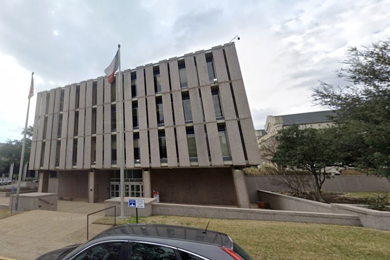 San Antonio Prepares for Future Migrant Surges as Federal Aid Uncertainty Looms Amidst Controversial Border Control Tactics