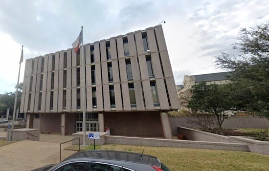 San Antonio Prepares for Future Migrant Surges as Federal Aid Uncertainty Looms Amidst Controversial Border Control Tactics