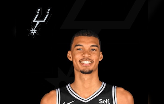San Antonio Sensation Victor Wembanyama Towers Over NBA Rookie of the Year Race