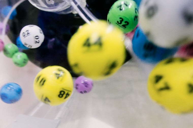 Start Spreading the News, Powerball Jackpot Swells to $810 Million for New Year's Draw