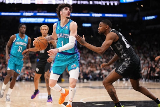 Struggling Spurs Hosts Hornets in Battle for Revival at Frost Bank Center