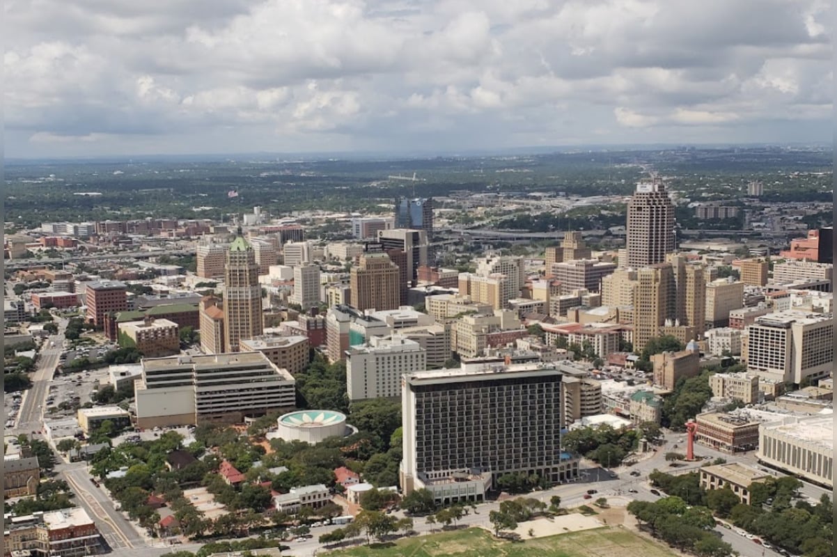 Sunny Skies and Brisk Winds Greet San Antonio Resident, Mild Weather