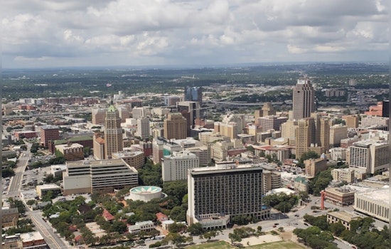 Sunny Skies and Brisk Winds Greet San Antonio Residents, Mild Weather Expected to Last