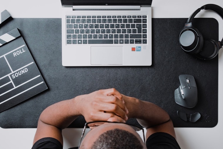 Survey Reveals 80% of Employees Anxious Over Recession and Inflation, Underscoring Mental Health Concerns
