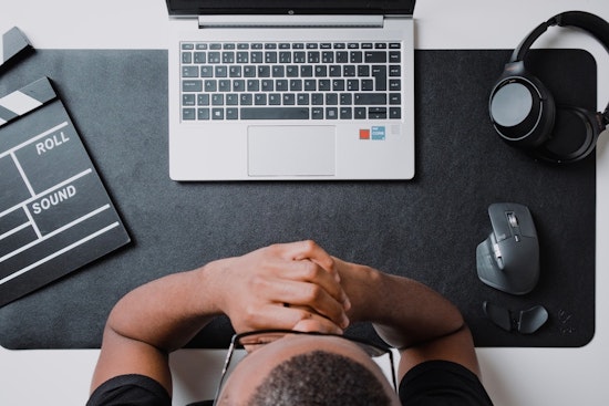 Survey Reveals 80% of Employees Anxious Over Recession and Inflation, Underscoring Mental Health Concerns