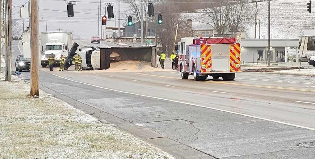 TDOT Salt Truck Drivers Face Dangers as Two Vehicles Overturn in Tennessee Amid Icy Conditions