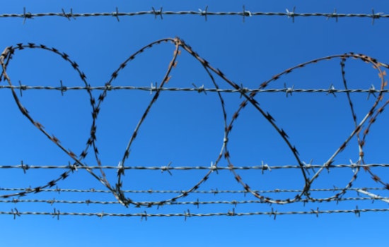 Texas Border Security Measures See Mixed Court Decisions as 5th Circuit to Revisit Buoy Dispute, Upholds State's Razor Wire Installation
