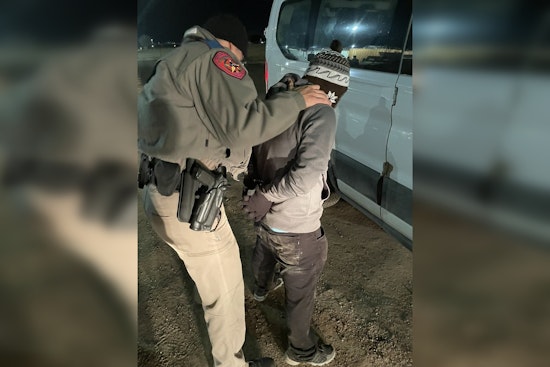 Texas DPS Detains Migrants at Eagle Pass Border Park, Defies DHS Over State Authority