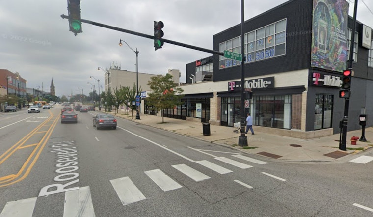 Thieves Smash Into Chicago Currency Exchange and Steal ATM in Daring South Loop Heist