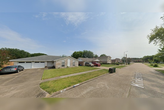 Two Houston Firefighters Injured as Crews Battle Residential Blaze in South Belt / Ellington