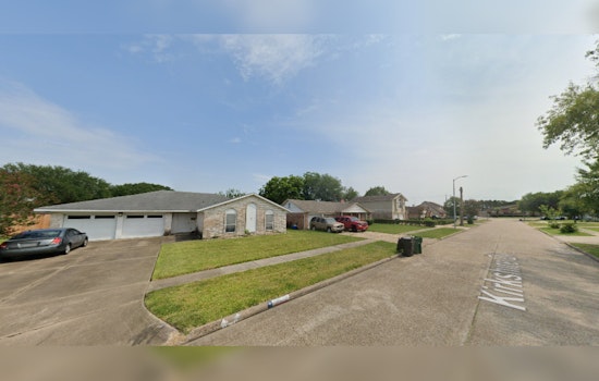 Two Houston Firefighters Injured as Crews Battle Residential Blaze in South Belt / Ellington